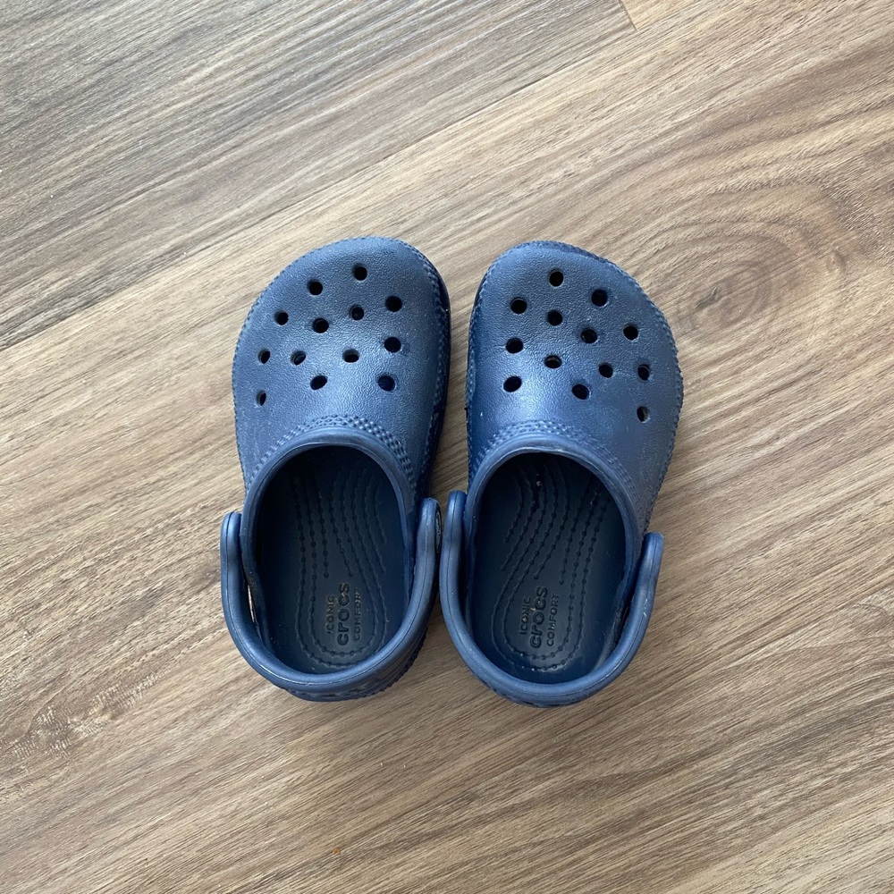 Crocs toddler size 7 navy